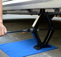 汽車配套千斤頂不僅要考慮千斤頂質量,還要重視汽車品牌文化