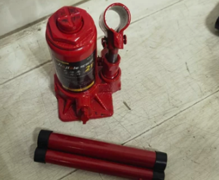 剛買回來的液壓千斤頂漏油正常嗎